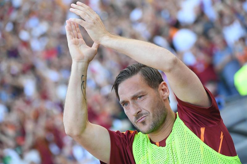 Siguiente Artículo Artículo previo
Pin Totti ha confirmado su vinculación a la Roma. EFE EPA Archivo Whatsapp Twitter Facebook Comentarios 0
