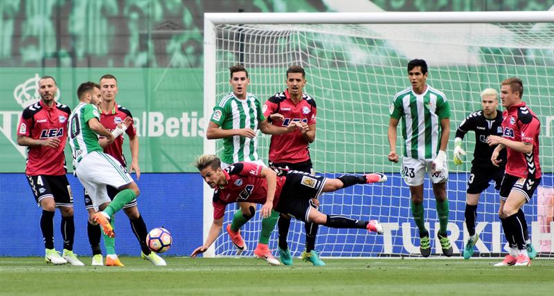 El Betis de Guardado volvió al triunfo contra el Alavés El Betis de Guardado volvió al triunfo contra el Alavés