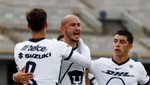 Carlos Gónzalez saca el puño en la remontada de Pumas