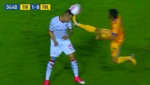 De locos: brutal patada de Aquino en la cara de un rival