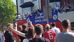 Celebraban la FA Cup, y su bus se metió en la 'fan zone' del United