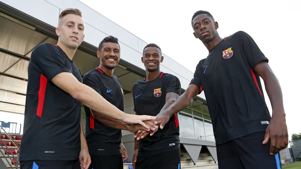 Pin Le groupe du FC Barcelone pour affronter l'Espanyol Barcelone. FCBarcelona Whatsapp Twitter Facebook Commentaires 5