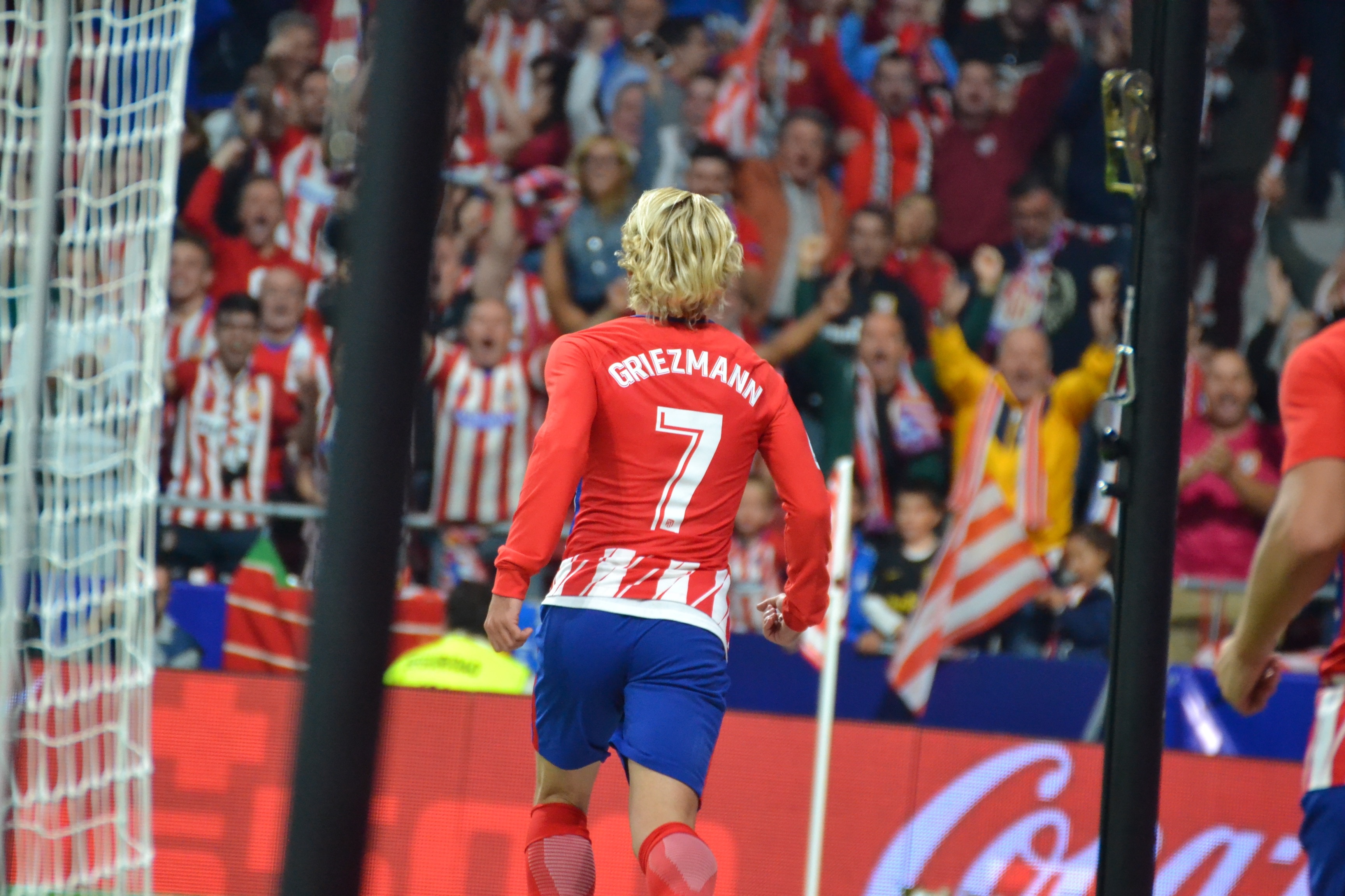El Atlético gana en Bilbao con goles de Correa y Carrasco