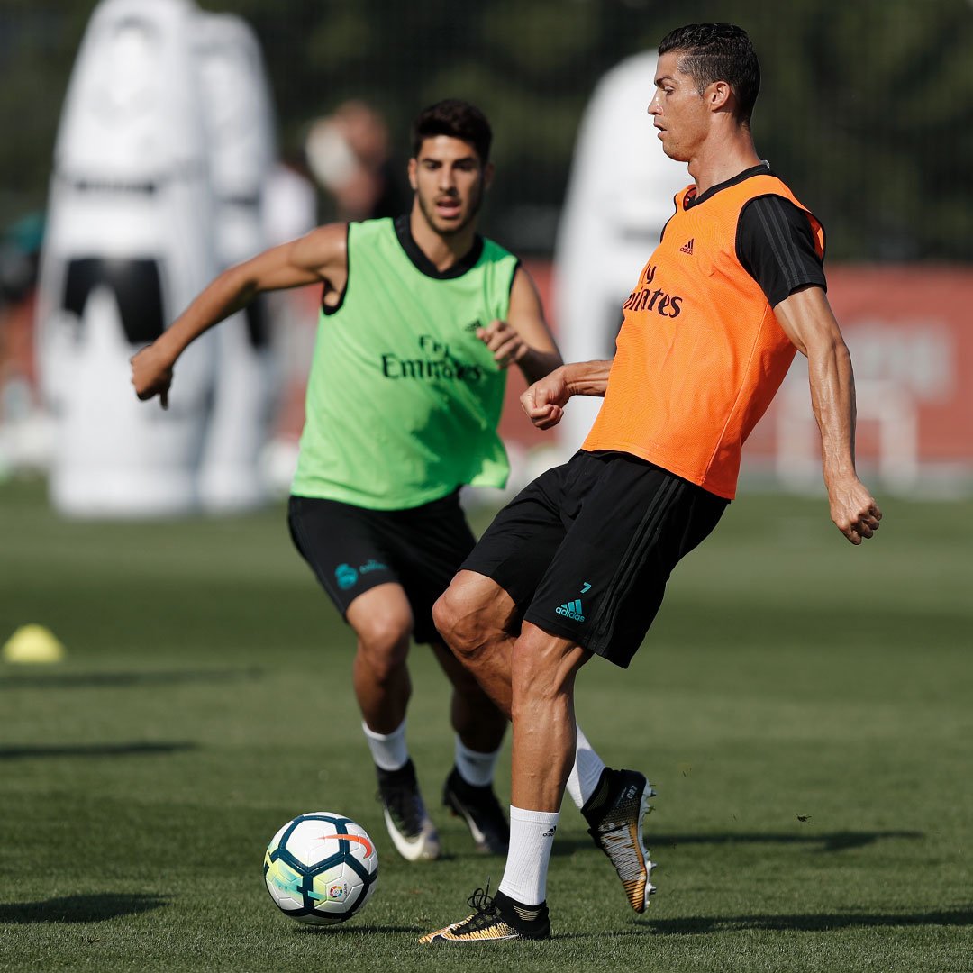 Siguiente Artículo Artículo previo
Pin El Real Madrid sigue recuperando internacionales. RealMadridCF Whatsapp Twitter Facebook Comentarios 0
