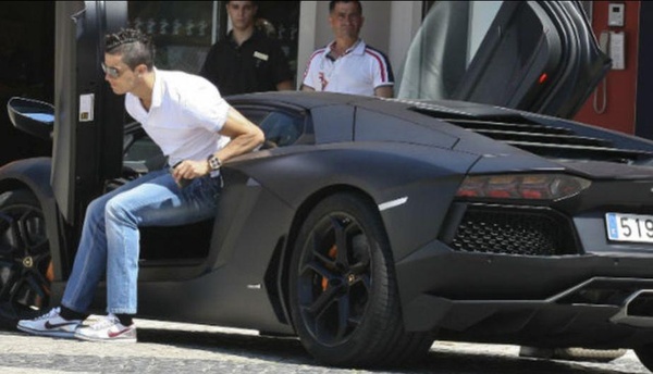 Los coches más espectaculares de Cristiano Ronaldo Lamborghini-aventador-lp-700-4--coche-de-cristiano-ronaldo--afp