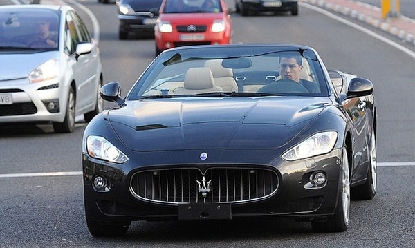 Los coches más espectaculares de Cristiano Ronaldo Maserati-gran-cabrio--coche-de-cristiano-ronaldo--pinterest