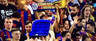 La afición 'culé' se sumó a la 'moda' de arrancar los asientos del Calderón