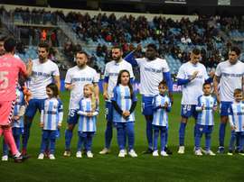 Jugadores del Málaga, con una camiseta en ánimo a Julen. BeSoccer