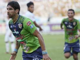 El delantero se resiste a colgar las botas. AFP