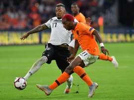 Alemania y Holanda pelean por ir a la Eurocopa por la vía rápida. AFP/Archivo