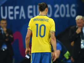 Zlatan lleva tres años sin ir con Suecia. AFP