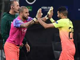 Kyle Walker y otros futbolistas que jugaron de portero. AFP