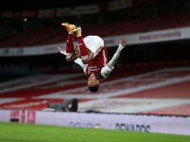 Conexão Saka-Auba despacha o Benfica da Europa League. AFP