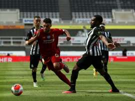 Oxlade-Chamberlain podría salir del Liverpool. AFP
