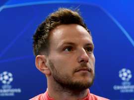Rakitic mira al mercado en enero. AFP