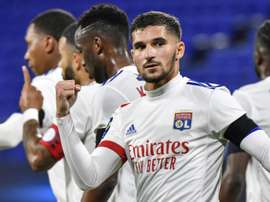 El Olympique de Lyon sigue temiendo la marcha de Aouar. AFP/Archivo