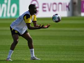 El director deportivo del Borussia calmó el 'hype' con Moukoko. AFP