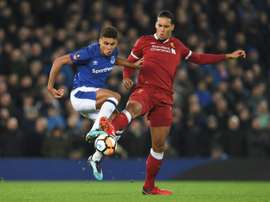 Mason Holgate podría volver a jugar en el WBA. AFP