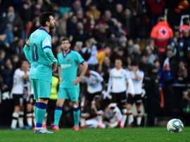 Valencia bate o Barcelona por 2 a 0 em Mestalla.