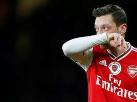 Özil tiene claro que no saldrá del Arsenal a no ser que sea a Turquía o a los Estados Unidos. AFP