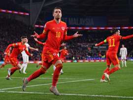 'Drive' de Bale y 'putt' de Ramsey, golpes de Eurocopa. AFP
