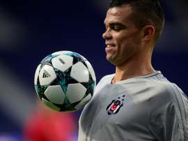 Pepe dejó el Besiktas por culpa de la economía global. AFP/Archivo