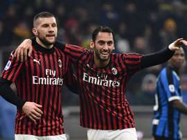 Çalhanoglu podría rechazar la renovación del Milan. AFP