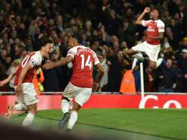 El Arsenal escuchará ofertas por Özil y Aubameyang, entre otros. AFP