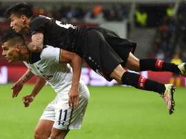 Charles Aránguiz no forzará su salida del Bayer Leverkusen. AFP
