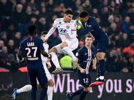 Paris se fait peur, mais tient son rang. GOAL