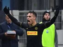 Lautaro no se olvida del club de sus inicios. AFP