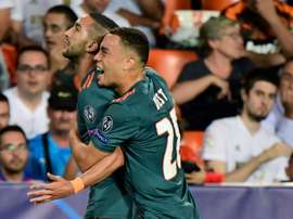 Ziyech pide el título para el Ajax y lamenta despedirse fuera del campo. AFP