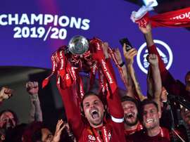 Henderson gana a De Bruyne y Rashford como 'MVP' de la Premier League. AFP