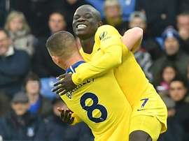 Un tanto de Kanté dio el triunfo al Chelsea. AFP