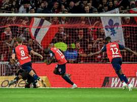 El Barça sigue a Pépé (c). AFP
