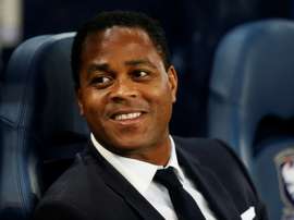 Patrick Kluivert apoyó la decisión de su hijo, pero no la compartió. AFP