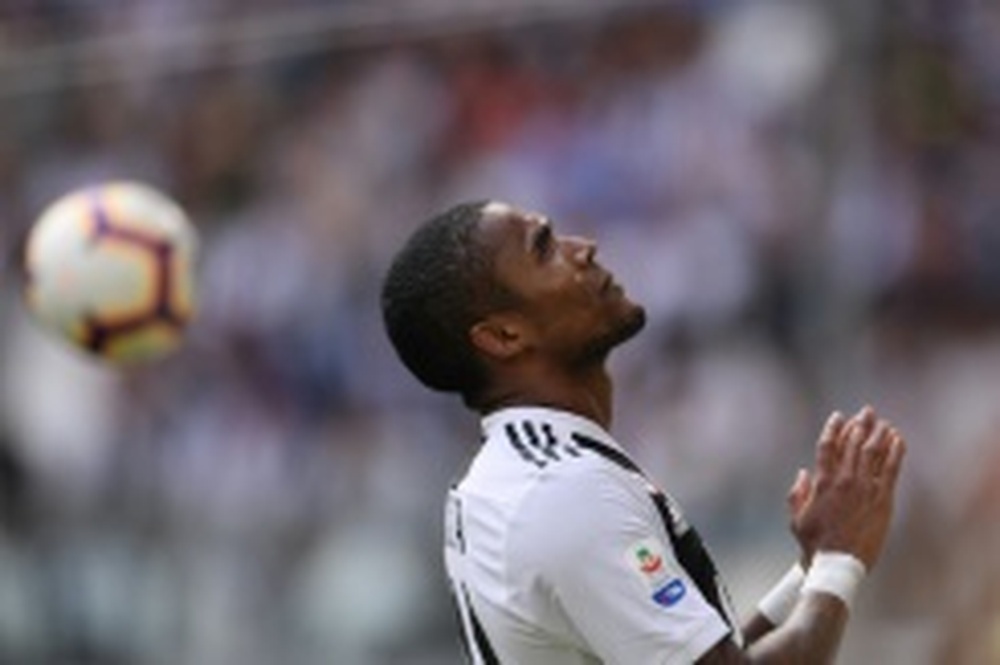 Grêmio se reúne com Douglas Costa e avança em acerto. AFP