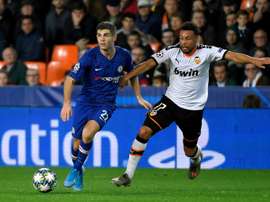 Coquelin no se termina de entender con Kondogbia. AFP