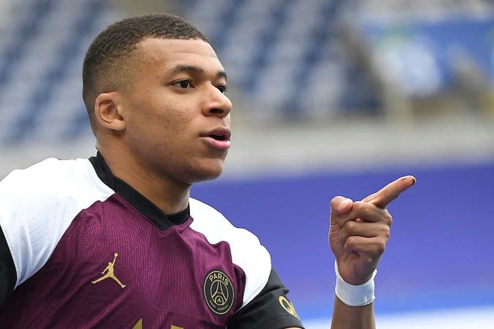 Sem pressa para decidir: Mbappé e seu futuro no futebol. AFP