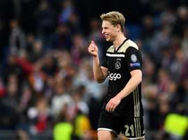 Tonny Bruins Slot elogió a De Jong. AFP