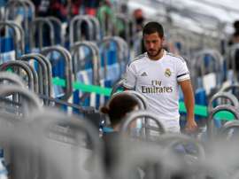 De nuevo el tobillo vuelve a frenar a Hazard, algo que preocupa al Madrid. AFP