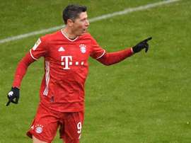 Robert Lewandowski soma 20 gols marcados nesta Bundesliga. AFP