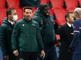 El cuarto árbitro del PSG-Istanbul Basaksehir volvió a pitar. AFP
