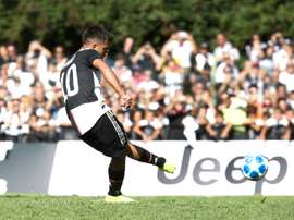 Dybala anotó un doblete con la Juve mientras se decide su futuro. AFP