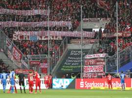 El Schalke 04 se irá del campo ante el Bayern si hay insultos contra Hopp. AFP