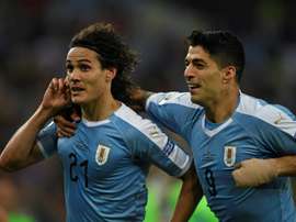 Un 'SuperAtleti': el Cholo quiere juntar a Suárez y a Cavani. AFP