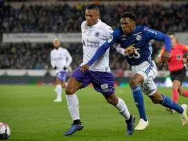 Todibo (i) jugará en el Barcelona. AFP