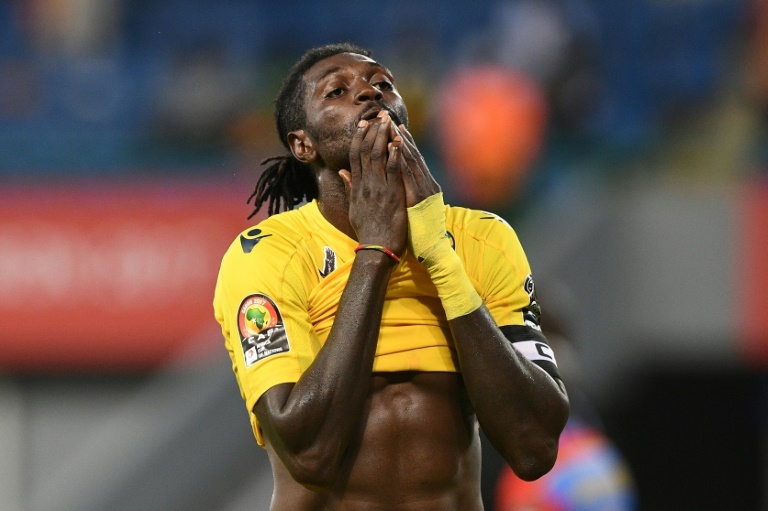 Adebayor cuenta su intento de suicidio: “Compré los paquetes de pastillas, lo tenía todo listo”