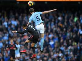 En el City quieren renovar a Stones cuanto antes. AFP