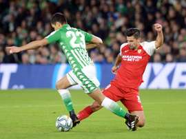 Mandi podría salir este verano del Betis. AFP